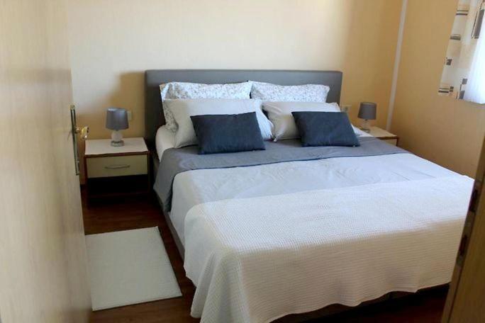 Apartments Ficur With Swimming Pool & Grill, Portoroz Exterior photo